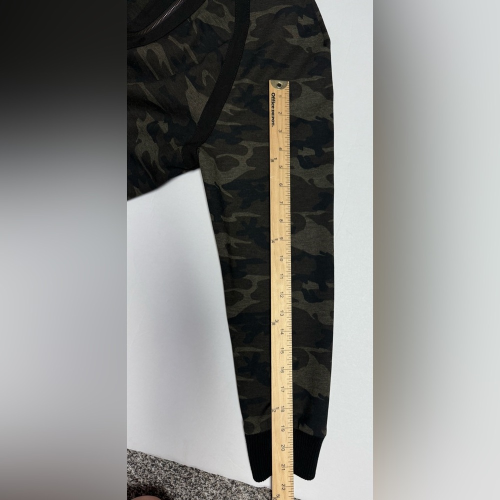 Liverpool Women's Dark Camouflage Bomber Jacket M, olive with black trim - Picture 11 of 16